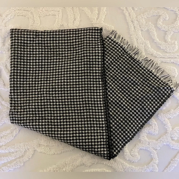 NWOT J.Crew Double Sided Houndstooth/Polka Dot Scarf - Picture 3 of 6